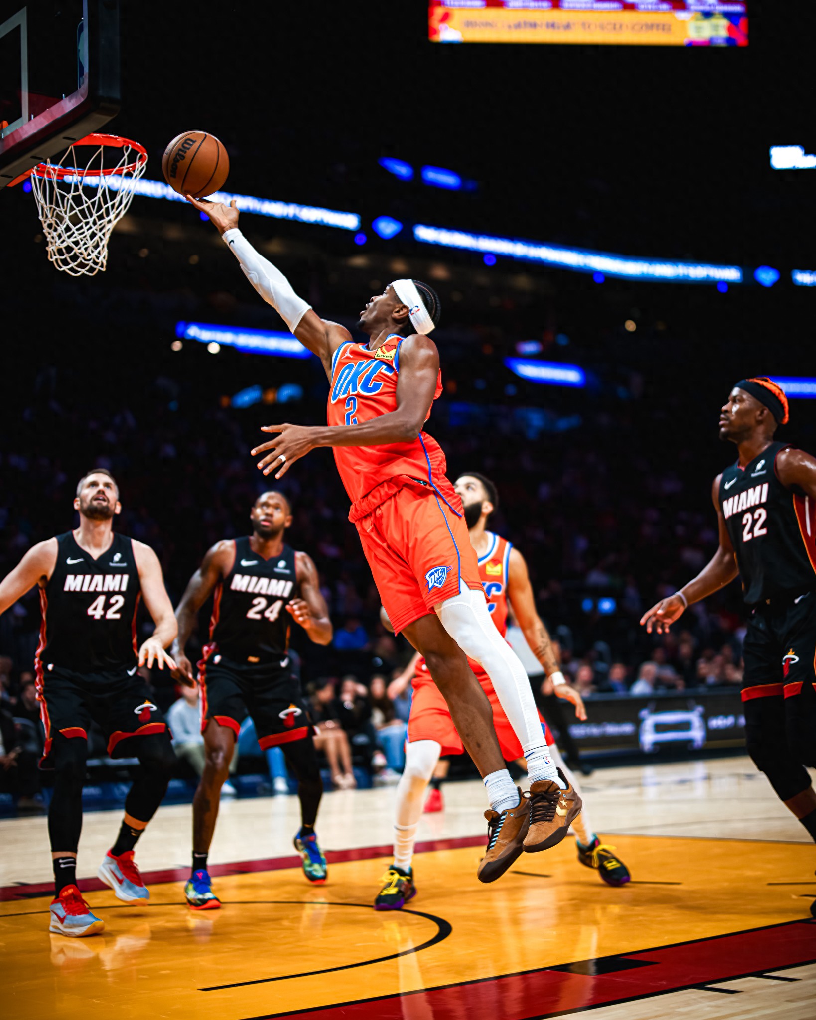 突破困境:约旦球员在联赛中迎战乌干达 突破困境:约旦球员在联赛中迎战乌干达