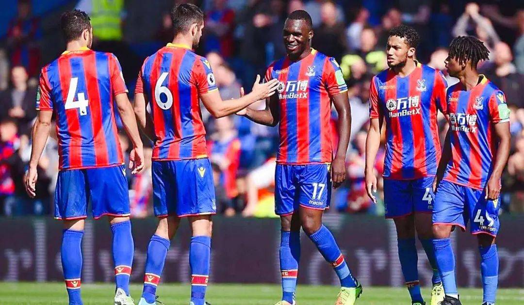 狼队客场对阵水晶宫，争夺积分关键