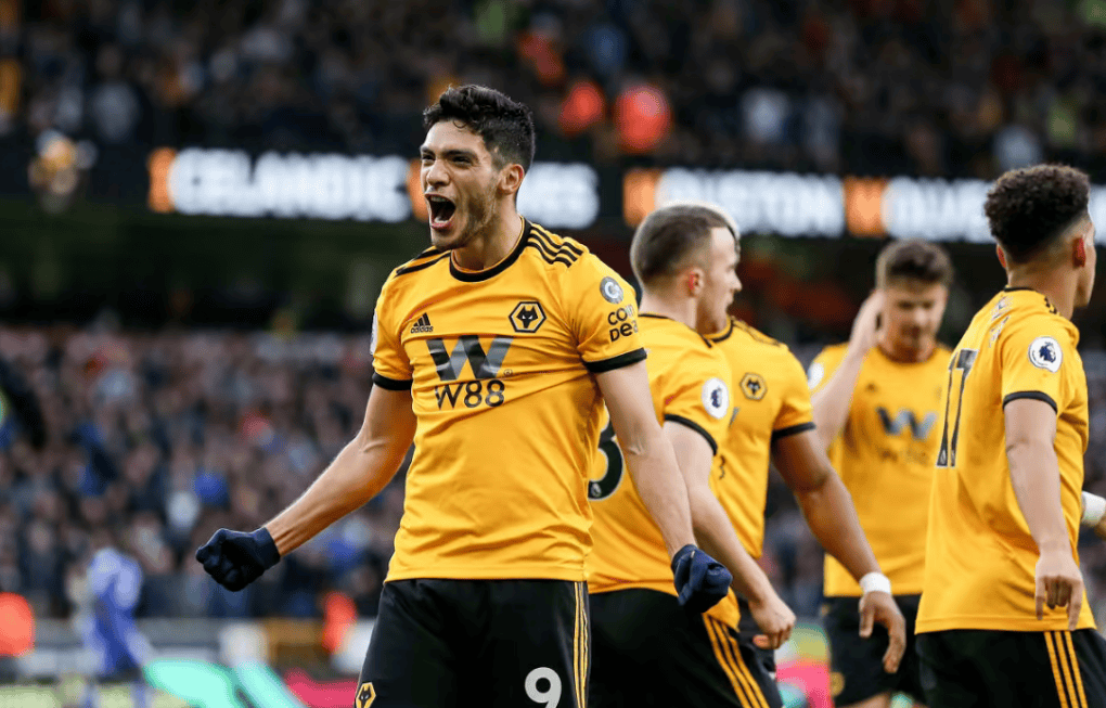 狼队客场对阵水晶宫，争夺积分关键