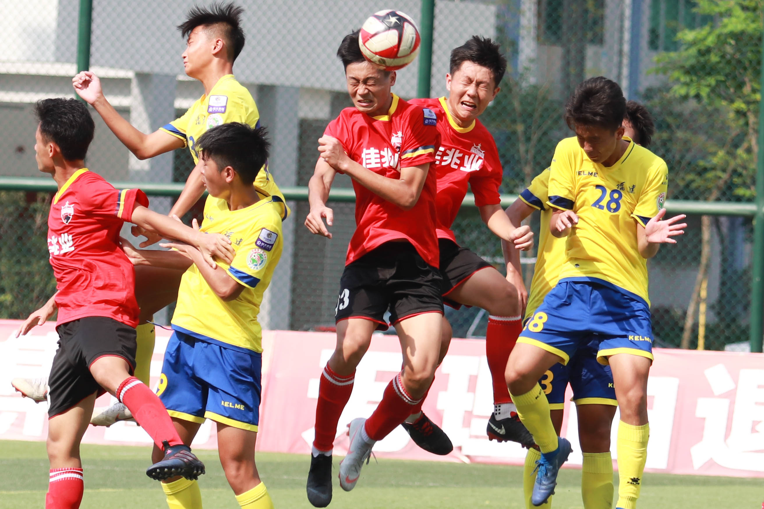 深圳佳兆业备战大战江苏苏宁,球员训练紧凑 深圳佳兆业备战大战江苏苏宁,球员训练紧凑