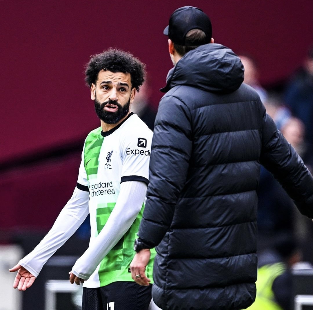 惊心动魄!利物浦队员完成逆转,赢得球迷的掌声 惊心动魄!利物浦队员完成逆转,赢得球迷的掌声