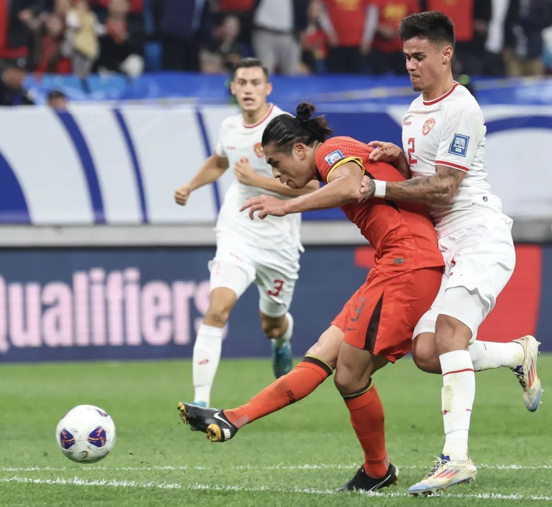 足坛豪门碰撞，火爆场面引爆球迷热情