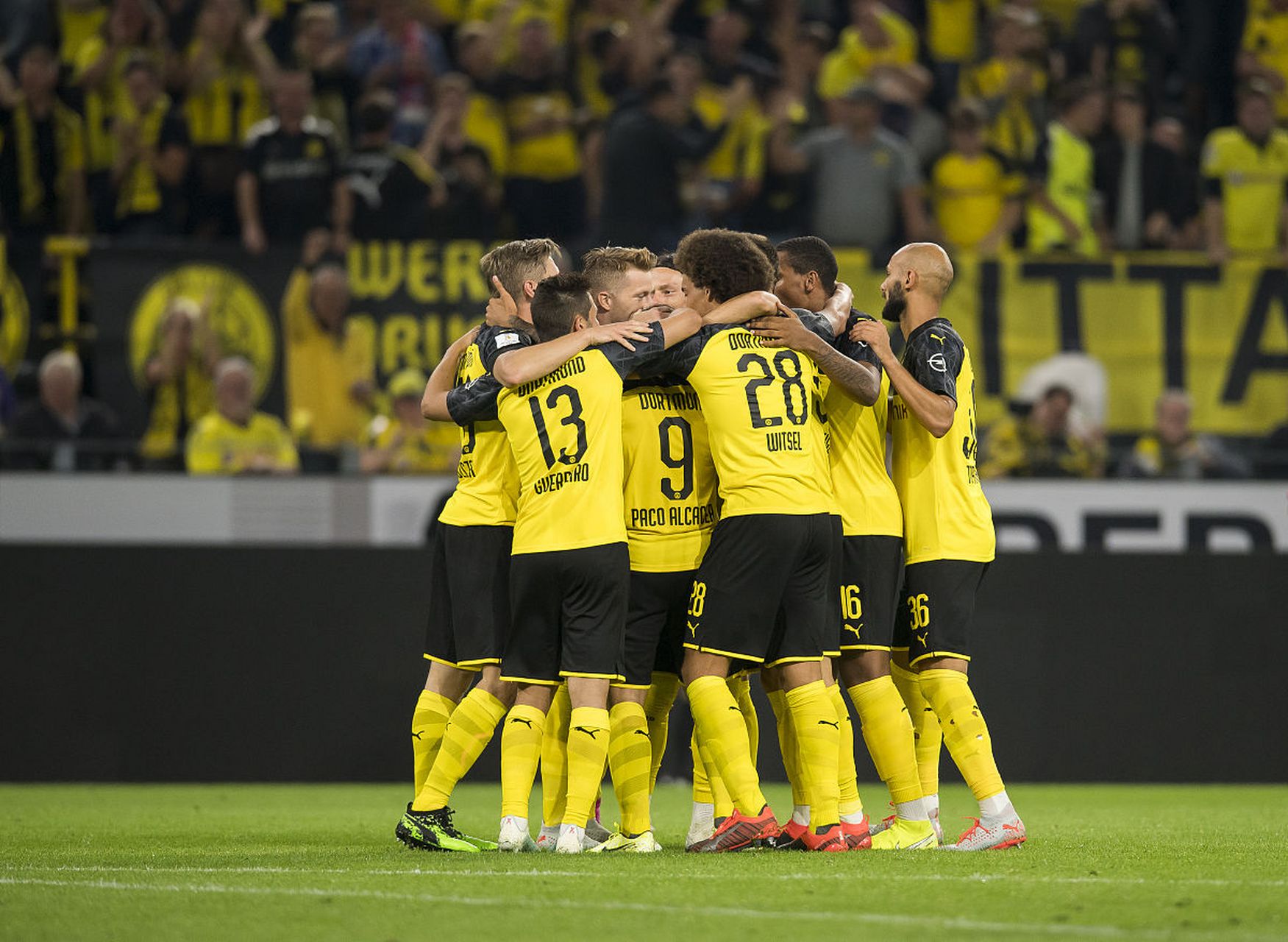 多特蒙德不负众望主场战胜不来梅,一齐庆祝 多特蒙德不负众望主场战胜不来梅,一齐庆祝