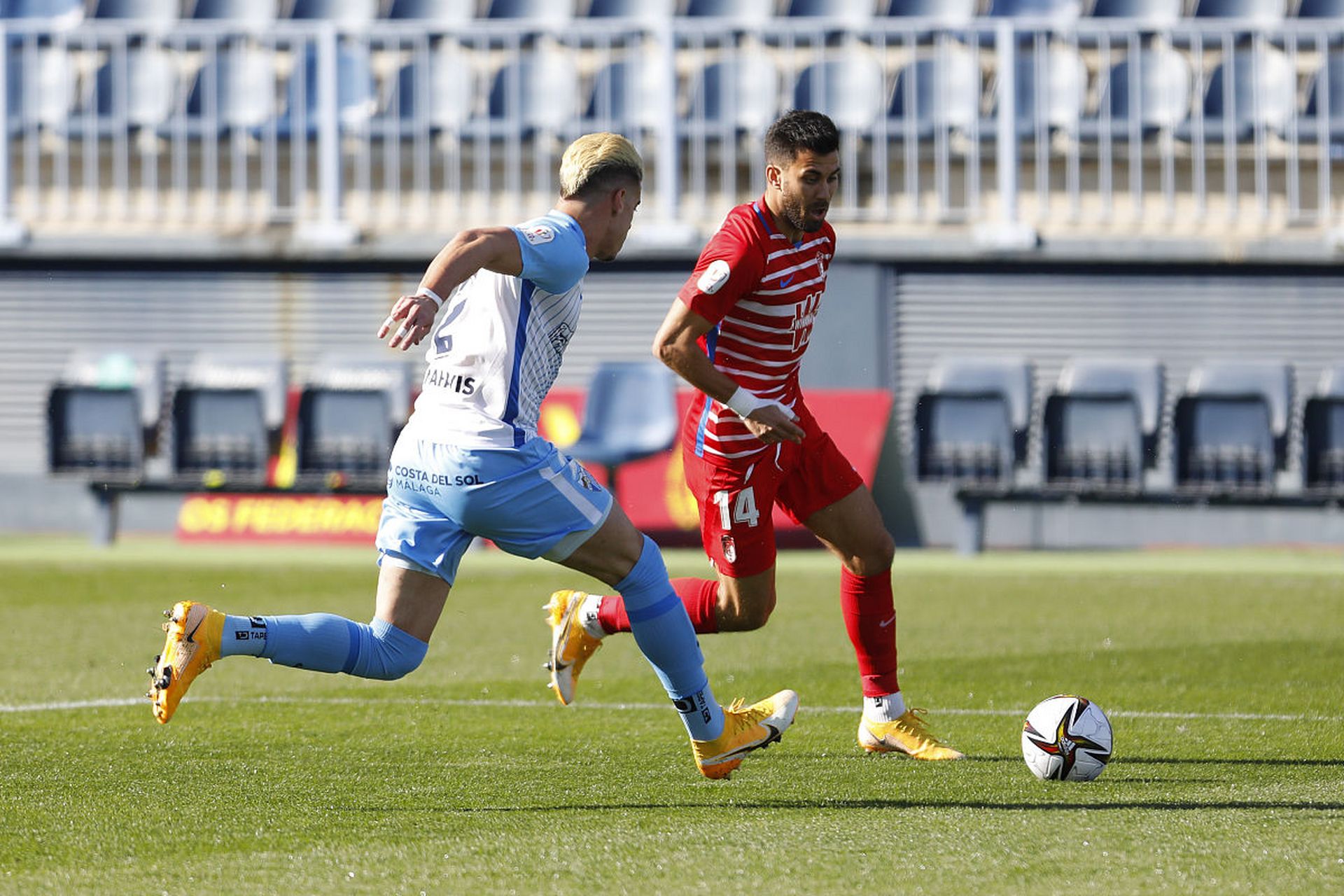 格拉纳达竞技球员击败对手夺冠