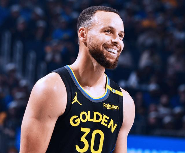 加蓬队球员合作默契，大胜取胜