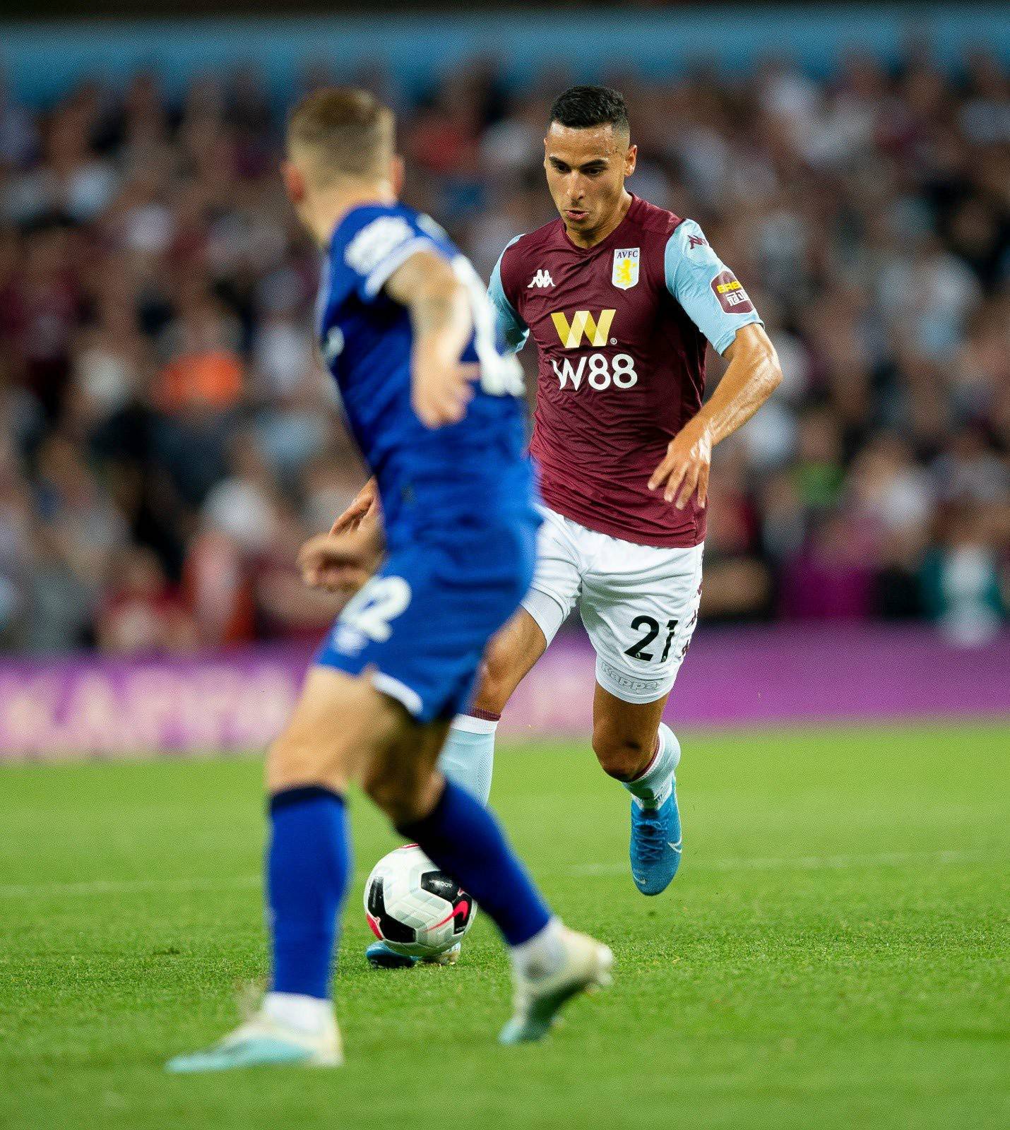 莱比锡红牛主场大胜沙尔克04，取得胜利