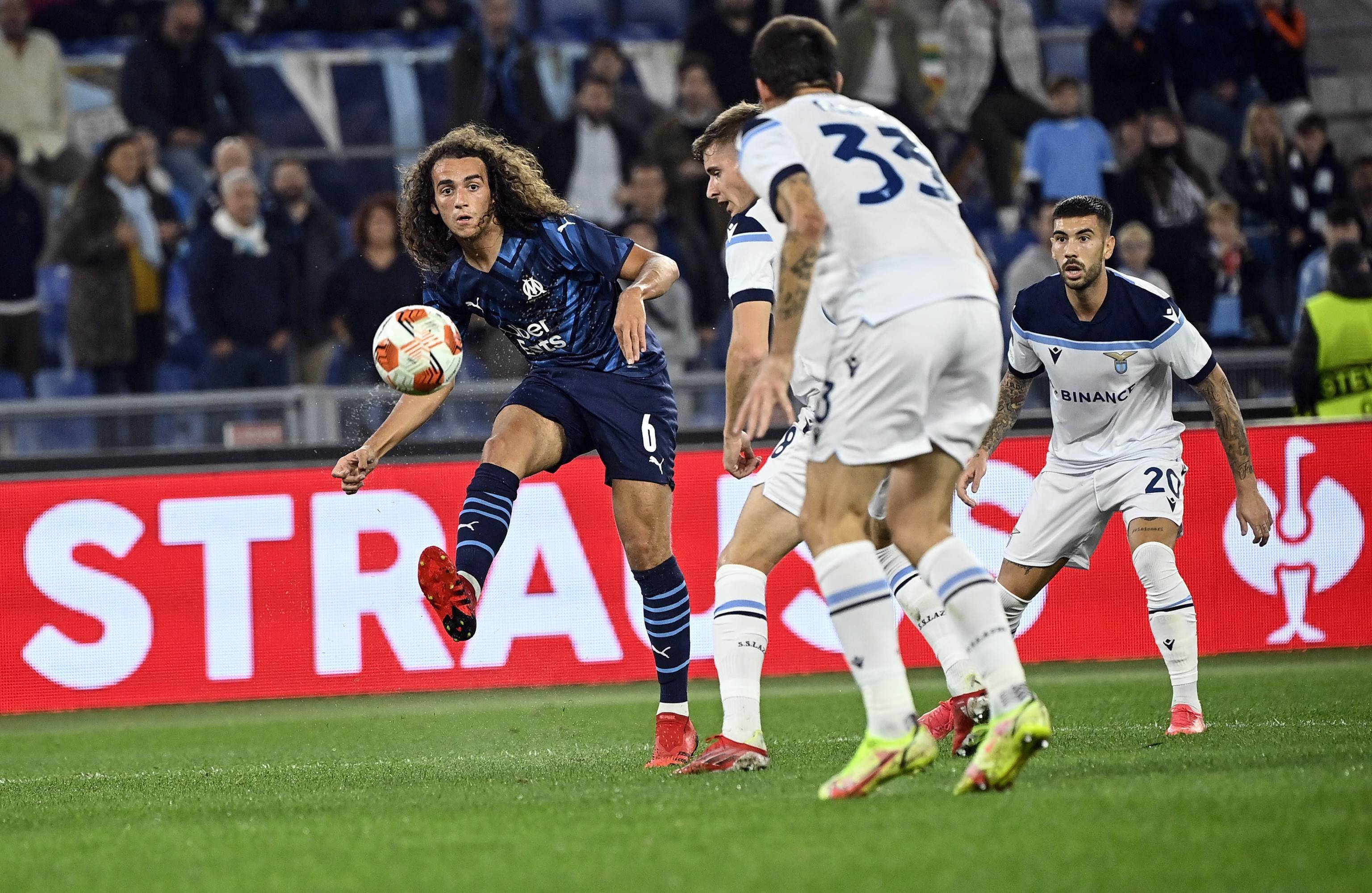 本菲卡客场危机重重,惨败于曼联 本菲卡客场危机重重,惨败于曼联