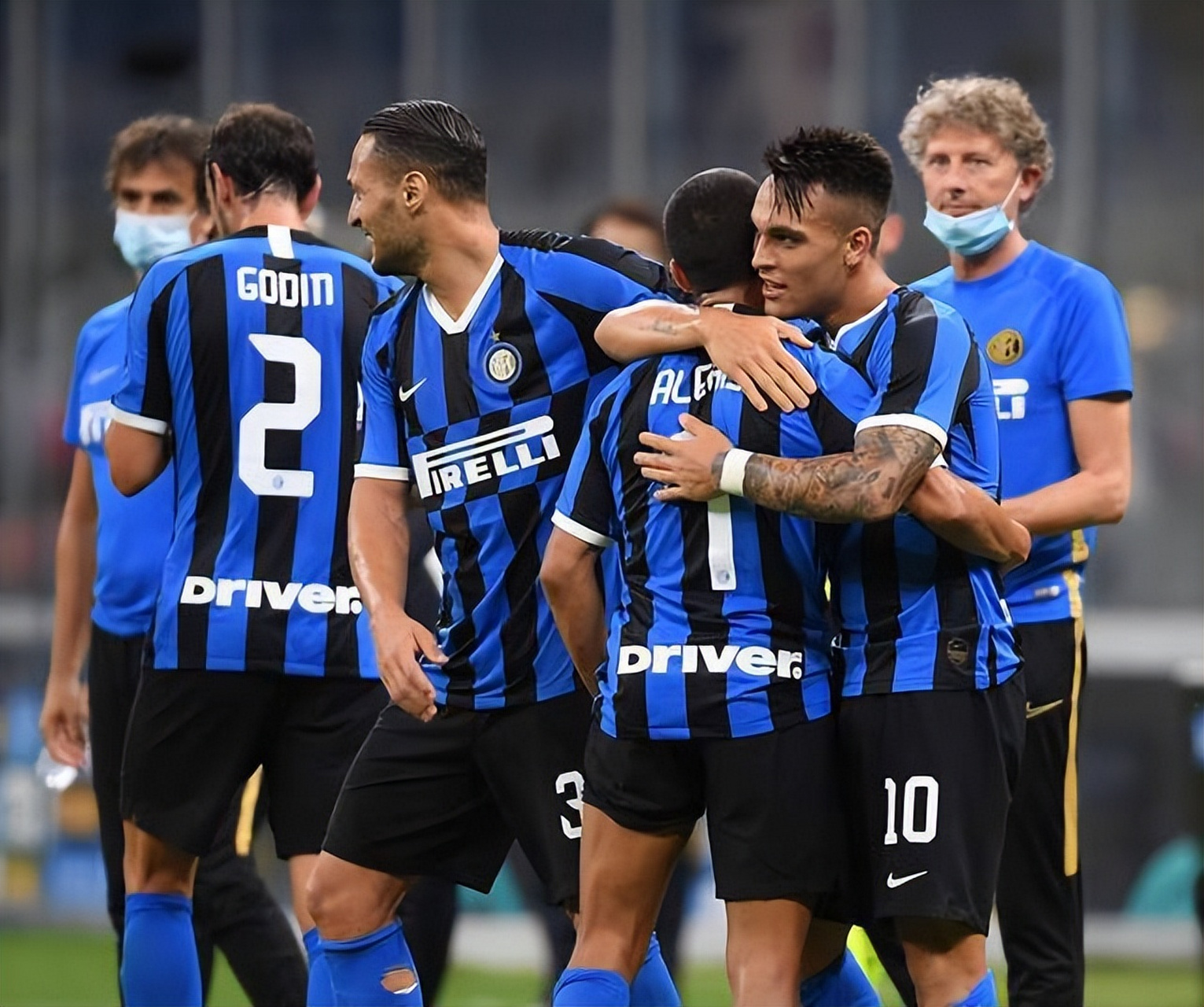 国际米兰迎战卡里亚里,势不可挡 国际米兰迎战卡里亚里,势不可挡