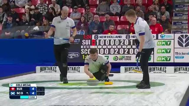 瑞士选手冰壶比赛登顶夺冠 瑞士选手冰壶比赛登顶夺冠