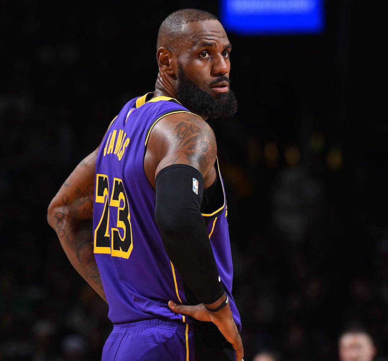 湖人遭遇三连败,重新调整阵容以应对疲劳赛程 湖人遭遇三连败,重新调整阵容以应对疲劳赛程