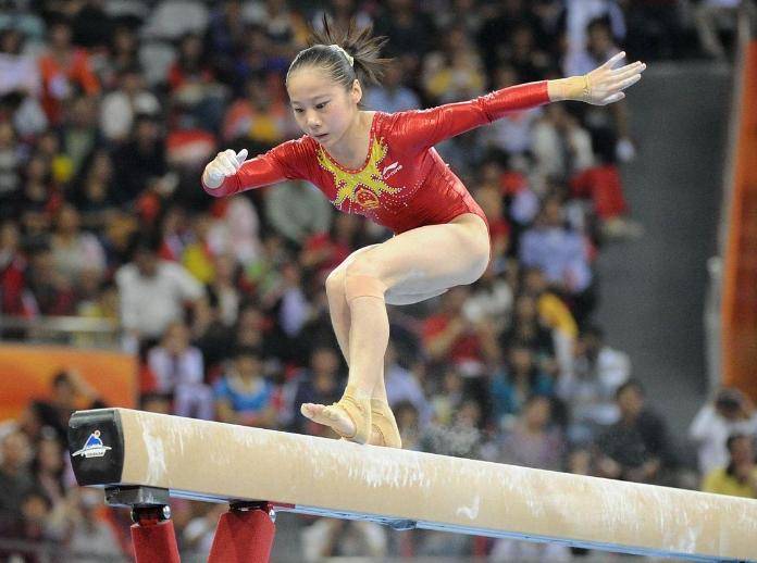 哥伦比亚体操选手勇夺金牌，成就辉煌