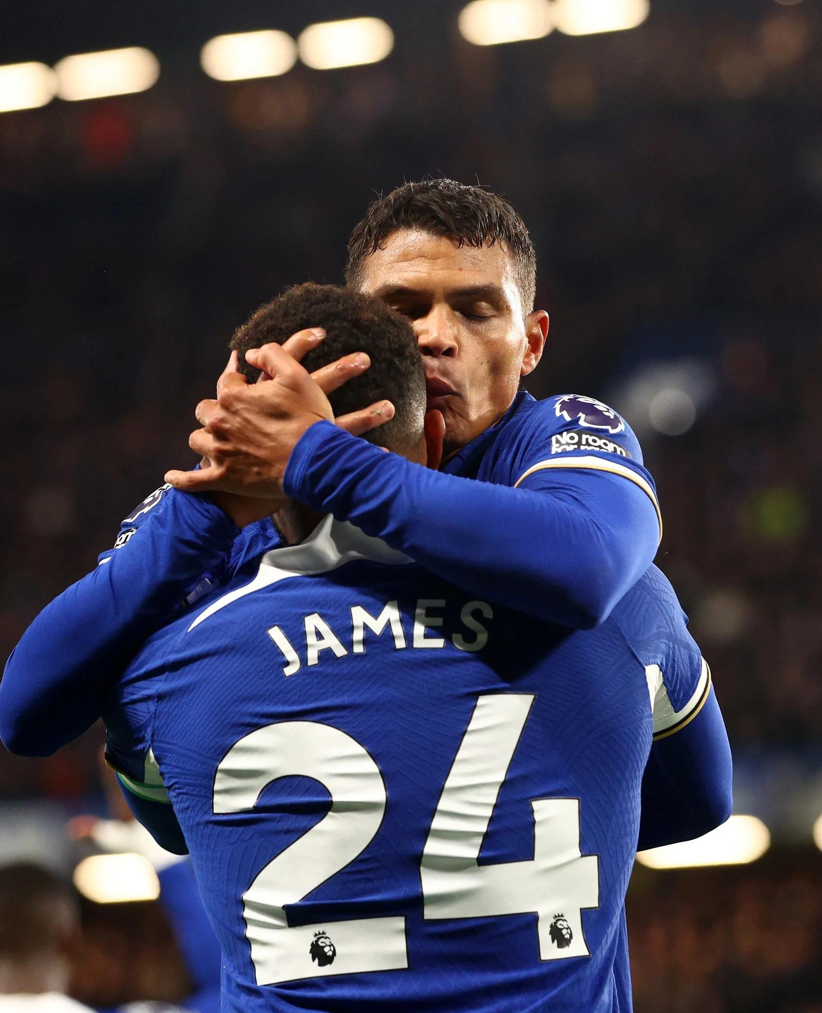 巅峰对决,球队展开激烈比拼 巅峰对决,球队展开激烈比拼