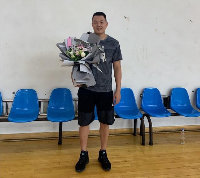 名宿退役后何去何从,引发热议 名宿退役后何去何从,引发热议