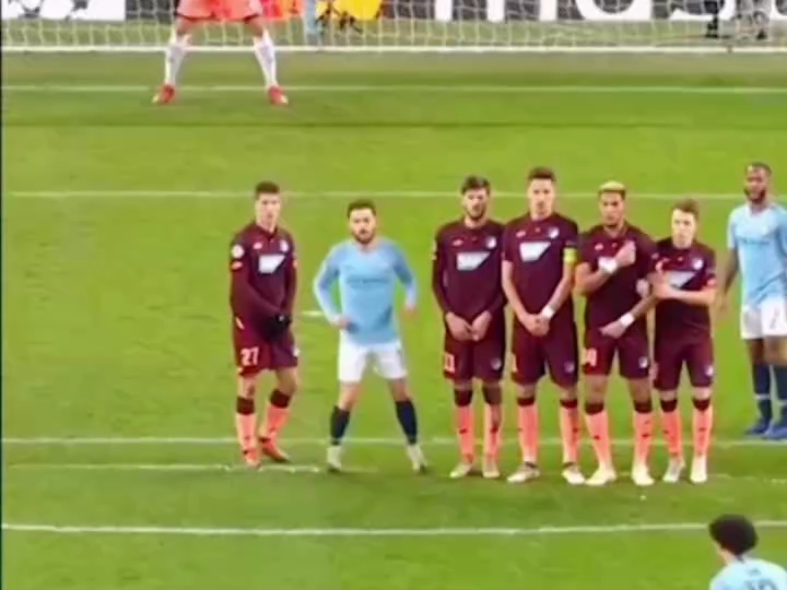 足球联赛精彩瞬间演绎,球员技术娴熟 足球联赛精彩瞬间演绎,球员技术娴熟