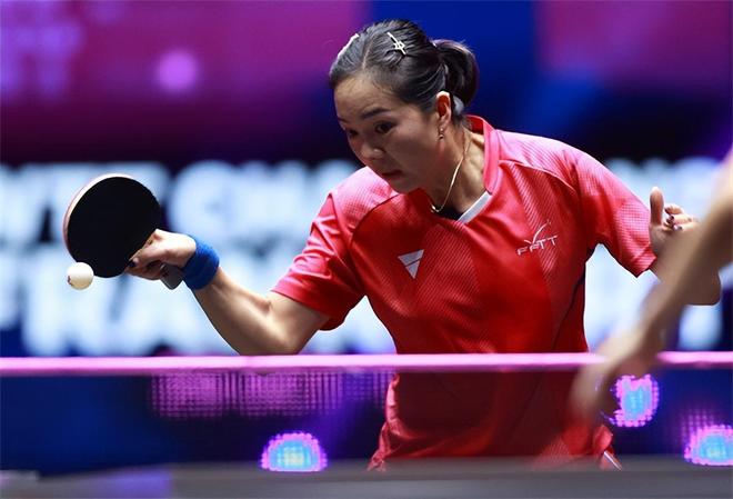 紧张比赛中球队最后一刻逆转胜出 紧张比赛中球队最后一刻逆转胜出