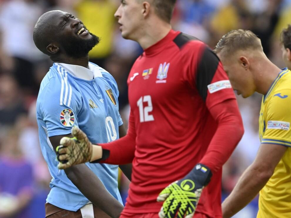 乌克兰队与奥地利队展开激烈欧锦赛角逐 乌克兰队与奥地利队展开激烈欧锦赛角逐